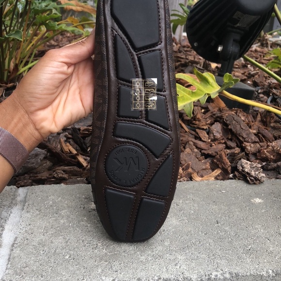 Michael Kors MK Embossed Fulton Flat Retail $150 - Picture 6 of 7